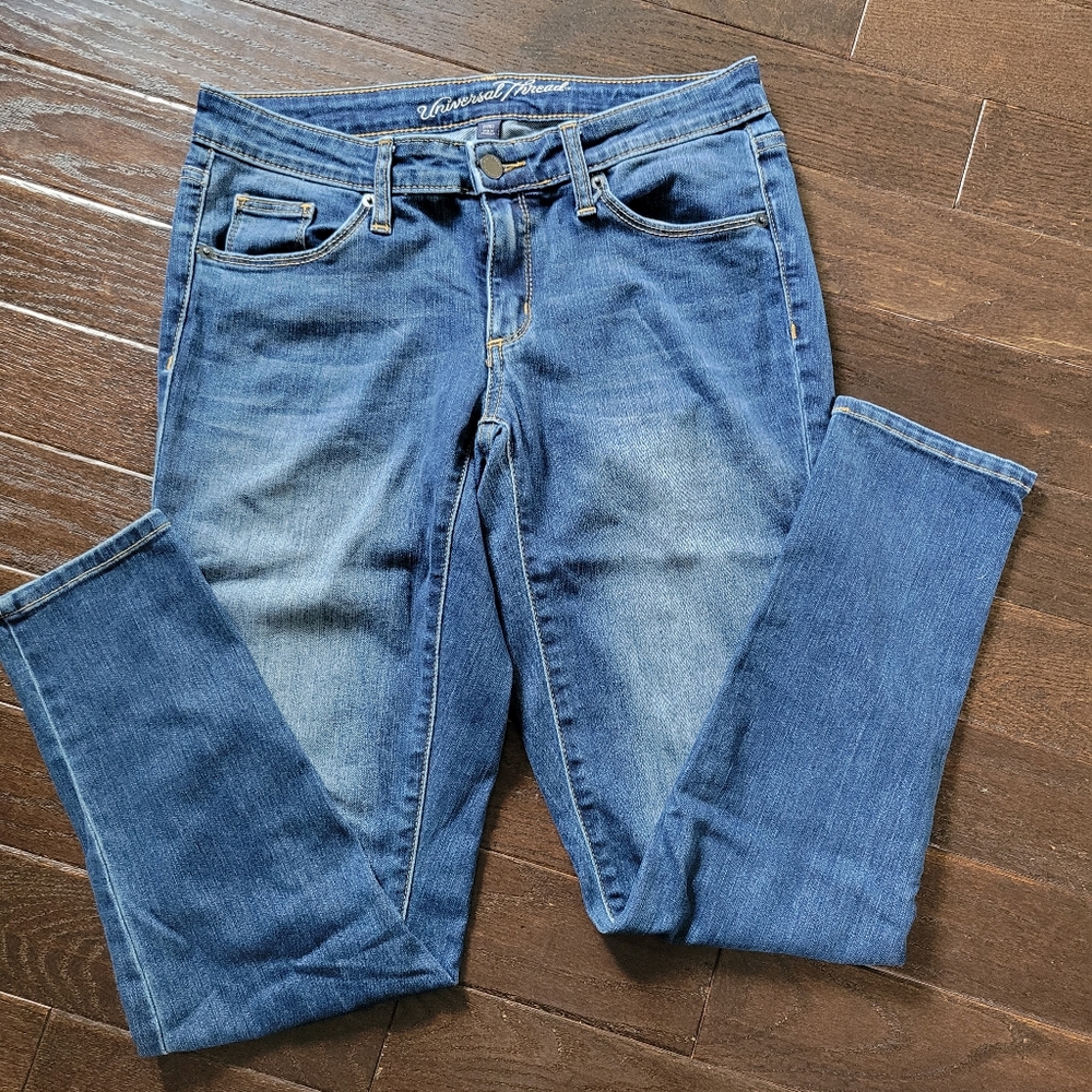 Universal Thread jeans 2/26 short, straight leg
